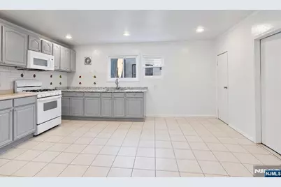 303 43rd Street, Union City, NJ 07087 - Photo 2