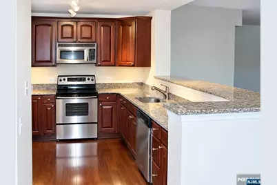 6202 City Place, Edgewater, NJ 07020 - Photo 2