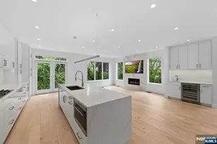 13 Lasher Ln, Edgewater, NJ 07020 - Photo 18