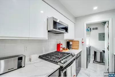 825 Riverside B202 #B202, Lyndhurst Township, NJ 07071 - Photo 10