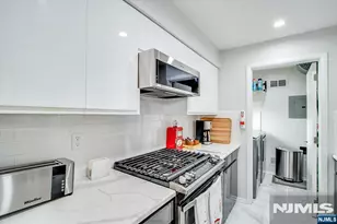 825 Riverside B202, Lyndhurst Township, NJ 07071 - Photo 10