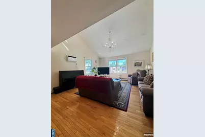 602 Studio, Ridgefield, NJ 07657 - Photo 2