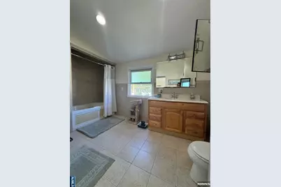 602 Studio, Ridgefield, NJ 07657 - Photo 22