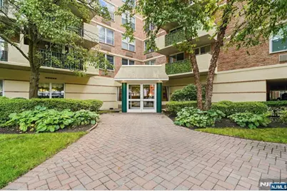 200 Grand Cove Way 2C #2C, Edgewater, NJ 07020 - Photo 4