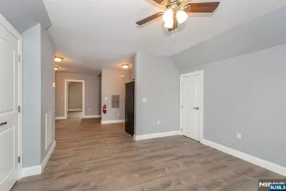 31 Mulberry Street, Elmwood Park, NJ 07407 - Photo 6