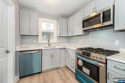 31 Mulberry Street, Elmwood Park, NJ 07407 - Photo 2