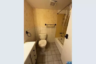 703 Teneyck Avenue 1 #1, Lyndhurst Township, NJ 07071 - Photo 18