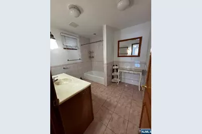 703 Teneyck Avenue 1 #1, Lyndhurst Township, NJ 07071 - Photo 14