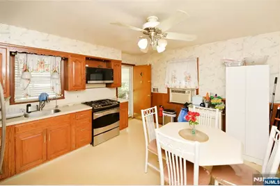 62 Knapp Avenue, Clifton, NJ 07011 - Photo 4