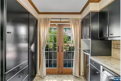 151 Summit Avenue, Cliffside Park, NJ 07010 - Photo 14