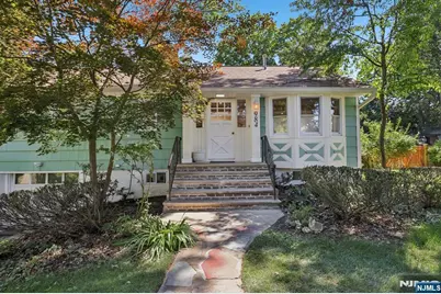 984 Crystal Lake Terrace, Franklin Lakes, NJ 07417 - Photo 2