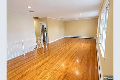 235 Elm Avenue 1 #1, Teaneck Township, NJ 07666 - Photo 4