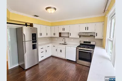235 Elm Avenue 1 #1, Teaneck Township, NJ 07666 - Photo 6