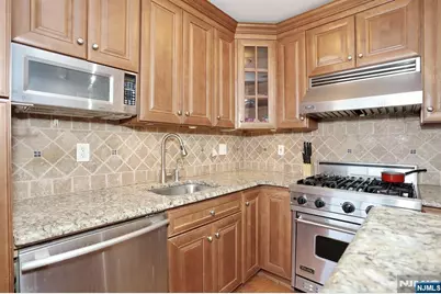 277 Prospect Avenue 18H #18H, Hackensack, NJ 07601 - Photo 12