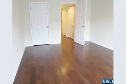 402 Penn Court, Edgewater, NJ 07020 - Photo 10
