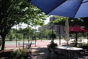 402 Penn Ct, Edgewater, NJ 07020 - Photo 1