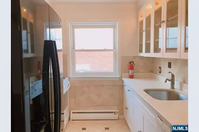 300 E Homestead Avenue A5 #A5, Palisades Park, NJ 07650 - Photo 4