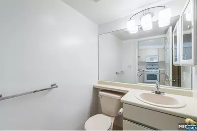 311 Hancock Court 311 #311, Edgewater, NJ 07020 - Photo 20