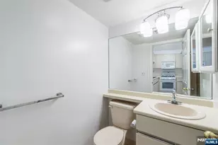 311 Hancock Ct 311, Edgewater, NJ 07020 - Photo 20