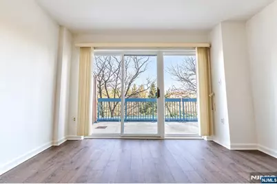 311 Hancock Court 311 #311, Edgewater, NJ 07020 - Photo 10