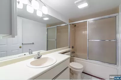 311 Hancock Court 311 #311, Edgewater, NJ 07020 - Photo 16