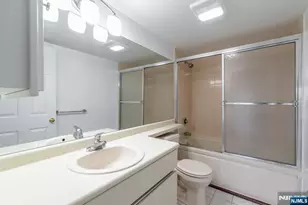 311 Hancock Ct 311, Edgewater, NJ 07020 - Photo 16