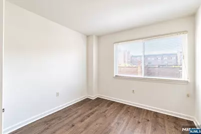 311 Hancock Court 311 #311, Edgewater, NJ 07020 - Photo 18