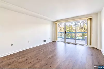 311 Hancock Court 311 #311, Edgewater, NJ 07020 - Photo 14