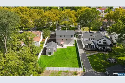 331 Elmwood Drive, Paramus, NJ 07652 - Photo 32