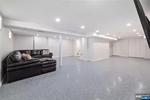 331 Elmwood Dr, Paramus, NJ 07652 - Photo 24