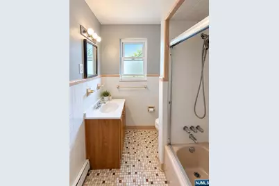 257 Desoto Place, Cliffside Park, NJ 07010 - Photo 6
