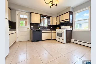 257 Desoto Place, Cliffside Park, NJ 07010 - Photo 8