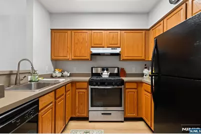 189 Forest Avenue 108 #108, Paramus, NJ 07652 - Photo 8