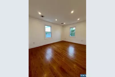 35 Orchard Street 2nd Floor #2nd Floor, Ridgefield Park, NJ 07660 - Photo 8