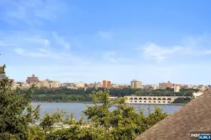 124 Panorama Dr, Edgewater, NJ 07020 - Photo 18