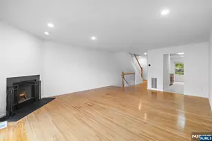124 Panorama Dr, Edgewater, NJ 07020 - Photo 8