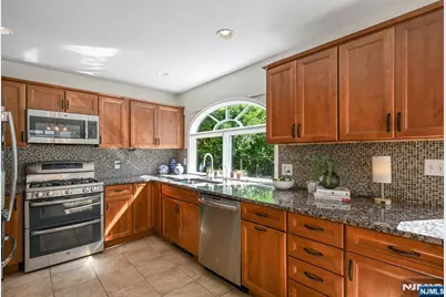 214 Paterson Avenue, Midland Park, NJ 07432 - Photo 20