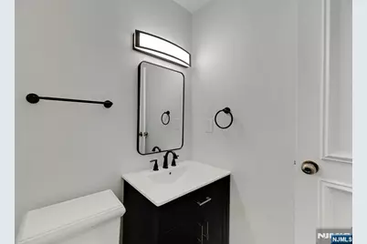 2413 Hammett Avenue, Fort Lee, NJ 07024 - Photo 10