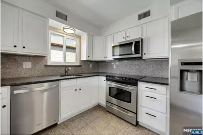 2413 Hammett Avenue, Fort Lee, NJ 07024 - Photo 14