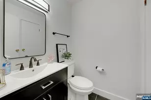 2413 Hammett Ave, Fort Lee, NJ 07024 - Photo 20