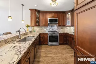 106 The Promenade, Edgewater, NJ 07020 - Photo 10