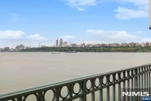 106 The Promenade, Edgewater, NJ 07020 - Photo 2