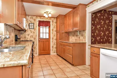 638 Asbury Street, New Milford, NJ 07646 - Photo 12