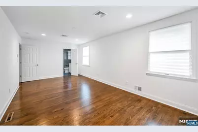 23 Hampshire Road, Paramus, NJ 07652 - Photo 14
