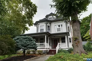941 Edgewater Ave, Ridgefield, NJ 07657 - Photo 1