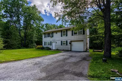 103 Alturas, Vernon, NJ 07422 - Photo 2