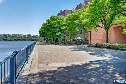 502 Livingston Court N502 #N502, Edgewater, NJ 07020 - Photo 20