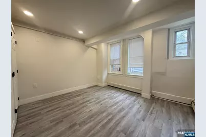 270 1/2 Summit Avenue 1st Fl #1st fl, Jersey City, NJ 07306 - Photo 12
