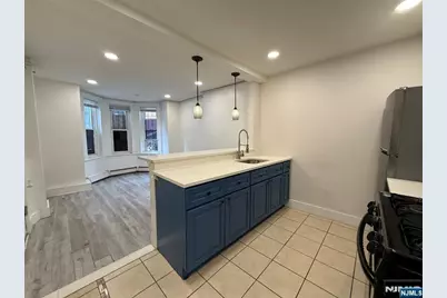 270 1/2 Summit Avenue 1st Fl #1st fl, Jersey City, NJ 07306 - Photo 2
