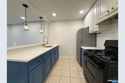 270 1/2 Summit Avenue 1st Fl #1st fl, Jersey City, NJ 07306 - Photo 6